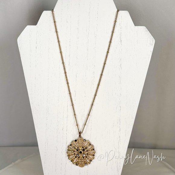 Vintage Jewelry - Vintage Flower Etched Burst w/ Stones Pendant Necklace